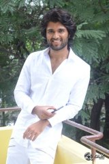 Vijay Deverakonda Interview About Pelli Choopulu Movie